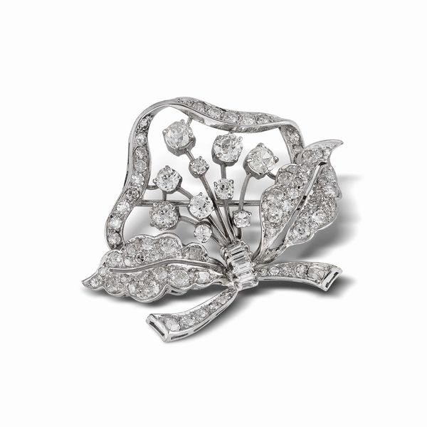 SCORTECCI SPILLA A TRALCIO FIORITO CON DIAMANTI  - Asta Gioielli - Associazione Nazionale - Case d'Asta italiane