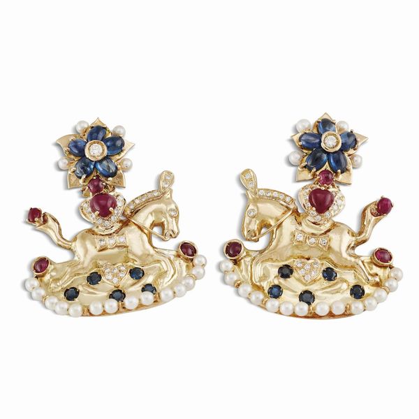 Moroni : MORONI PAIO DI ORECCHINI PENDENTI CON PERLE PIETRE DI COLORE E DIAMANTI  - Asta Gioielli - Associazione Nazionale - Case d'Asta italiane