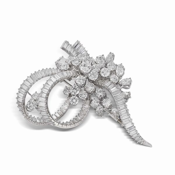 GRANDE SPILLA A TRALCIO FIORITO CON DIAMANTI  - Asta Gioielli - Associazione Nazionale - Case d'Asta italiane