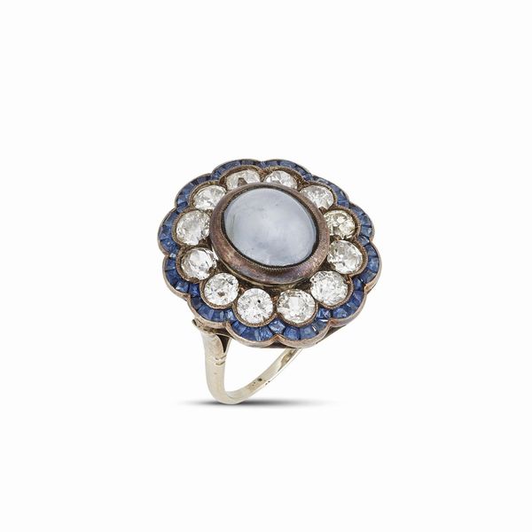 ANELLO A FORMA DI FIORE CON ZAFFIRI E DIAMANTI  - Asta Gioielli - Associazione Nazionale - Case d'Asta italiane