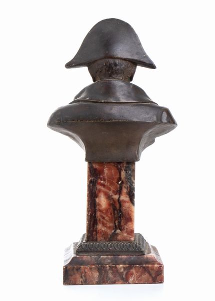 busto in bronzo di Napoleone I su base marmorea  - Asta Militaria, Ordini cavallereschi, Napoleonica - Associazione Nazionale - Case d'Asta italiane