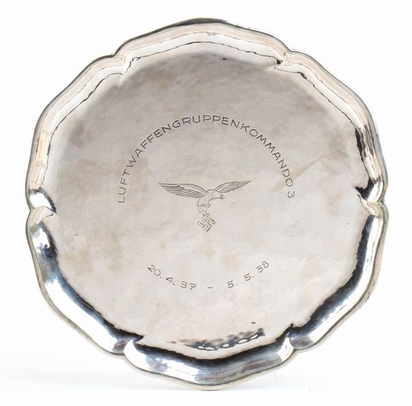 piccolo salver argento con iscrizione patriottica di carattere aviatorio  - Asta Militaria, Ordini cavallereschi, Napoleonica - Associazione Nazionale - Case d'Asta italiane