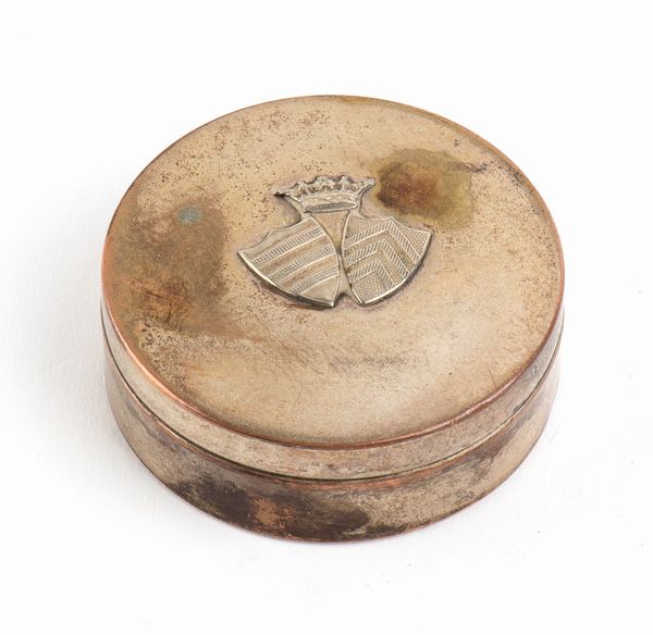 Scatola portapillole con blasone Thaon de Revel  - Asta Militaria, Ordini cavallereschi, Napoleonica - Associazione Nazionale - Case d'Asta italiane