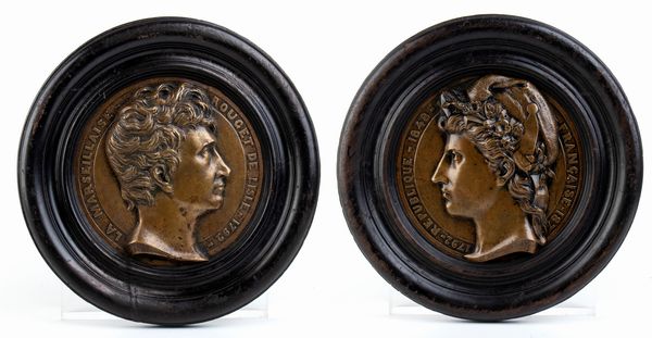 Due grandi placche in bronzo con cornice in legno  - Asta Militaria, Ordini cavallereschi, Napoleonica - Associazione Nazionale - Case d'Asta italiane