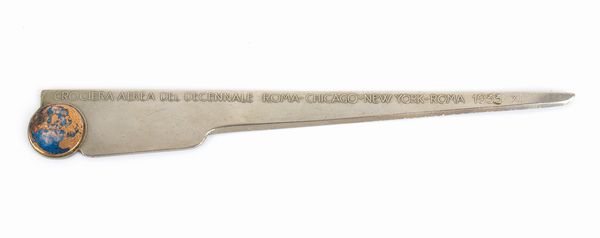 Tagliacarte commemorativo della Transvolata Atlantica del decennale, Roma-New York-Chicago  - Asta Militaria, Ordini cavallereschi, Napoleonica - Associazione Nazionale - Case d'Asta italiane