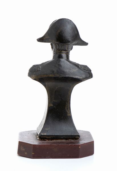 piccolo busto in antimonio di Napoleone  - Asta Militaria, Ordini cavallereschi, Napoleonica - Associazione Nazionale - Case d'Asta italiane