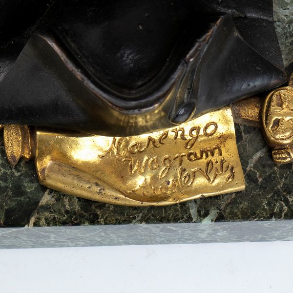 presse papier in bronzo e marmo verde con cappello di Napoleone e trofeo darmi  - Asta Militaria, Ordini cavallereschi, Napoleonica - Associazione Nazionale - Case d'Asta italiane