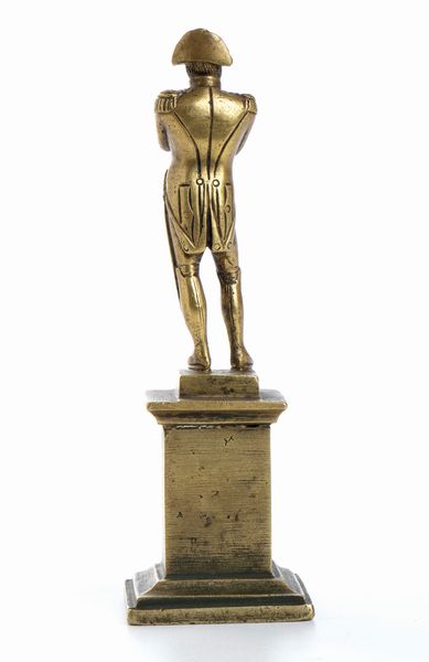 piccolo bronzo di Napoleone su colonna  - Asta Militaria, Ordini cavallereschi, Napoleonica - Associazione Nazionale - Case d'Asta italiane