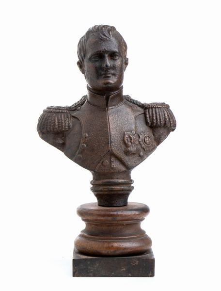 piccolo busto di Napoleone con base in legno  - Asta Militaria, Ordini cavallereschi, Napoleonica - Associazione Nazionale - Case d'Asta italiane