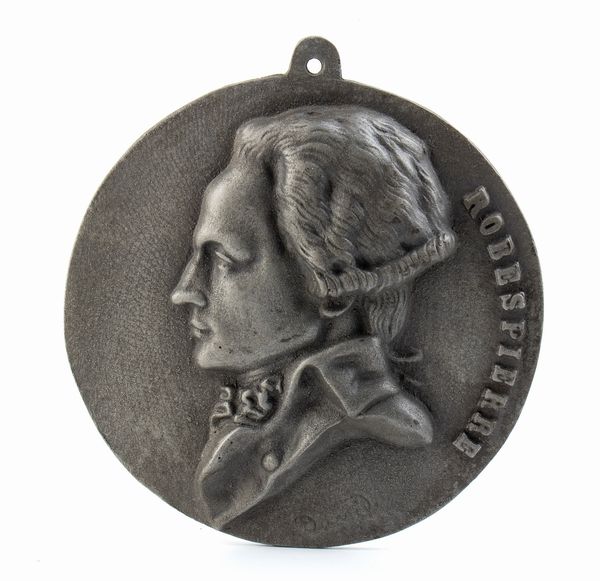 Placca in metallo bianco con ritratto di Robespierre  - Asta Militaria, Ordini cavallereschi, Napoleonica - Associazione Nazionale - Case d'Asta italiane