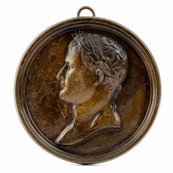 Placca in bronzo raffigurante Napoleone  - Asta Militaria, Ordini cavallereschi, Napoleonica - Associazione Nazionale - Case d'Asta italiane