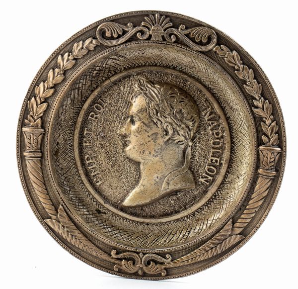 Piattino da parete con Napoleone  - Asta Militaria, Ordini cavallereschi, Napoleonica - Associazione Nazionale - Case d'Asta italiane