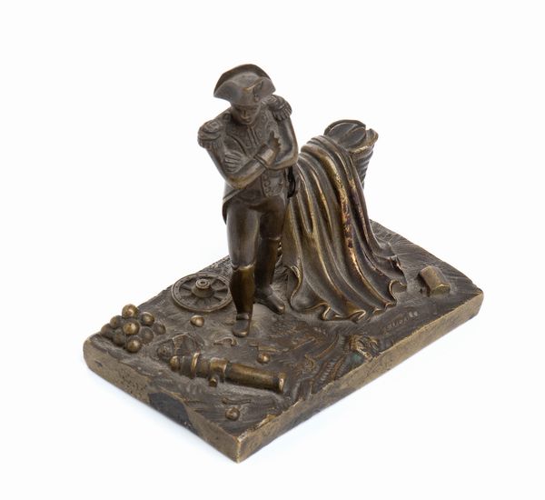 Piccola scultura in bronzo di Napoleone sul campo di battaglia  - Asta Militaria, Ordini cavallereschi, Napoleonica - Associazione Nazionale - Case d'Asta italiane