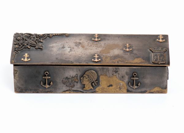 Piccolo contenitore in bronzo argentato con decorazione di ancore, testa di moro e stemma della citt di Ajaccio  - Asta Militaria, Ordini cavallereschi, Napoleonica - Associazione Nazionale - Case d'Asta italiane
