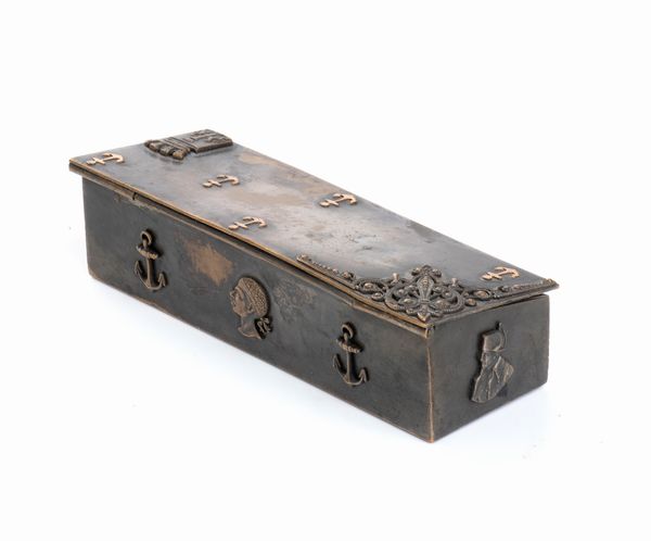 Piccolo contenitore in bronzo argentato con decorazione di ancore, testa di moro e stemma della citt di Ajaccio  - Asta Militaria, Ordini cavallereschi, Napoleonica - Associazione Nazionale - Case d'Asta italiane