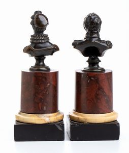 Coppia di busti in bronzo su base in vari marmi raffiguranti Luigi Filippo di Francia e Maria Amalia di Borbone-Due Sicilie  - Asta Militaria, Ordini cavallereschi, Napoleonica - Associazione Nazionale - Case d'Asta italiane