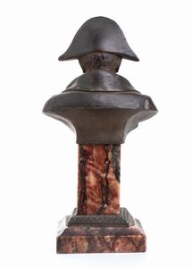 busto in bronzo di Napoleone I su base marmorea  - Asta Militaria, Ordini cavallereschi, Napoleonica - Associazione Nazionale - Case d'Asta italiane