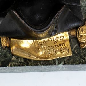 presse papier in bronzo e marmo verde con cappello di Napoleone e trofeo darmi  - Asta Militaria, Ordini cavallereschi, Napoleonica - Associazione Nazionale - Case d'Asta italiane