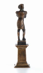 piccolo bronzo di Napoleone su colonna  - Asta Militaria, Ordini cavallereschi, Napoleonica - Associazione Nazionale - Case d'Asta italiane
