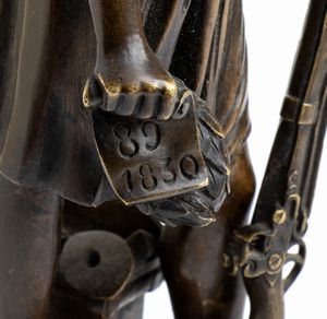 Scultura in bronzo con rappresentazione della rivoluzione del 1830  - Asta Militaria, Ordini cavallereschi, Napoleonica - Associazione Nazionale - Case d'Asta italiane