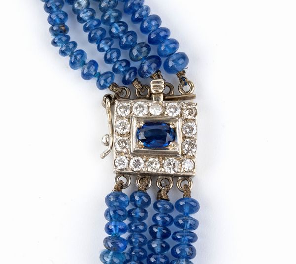 Girocollo in oro con zaffiri e diamanti  - Asta Gioielli, Orologi e Penne - Associazione Nazionale - Case d'Asta italiane