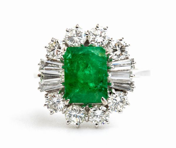 Anello in oro con smeraldo e diamanti  - Asta Gioielli, Orologi e Penne - Associazione Nazionale - Case d'Asta italiane