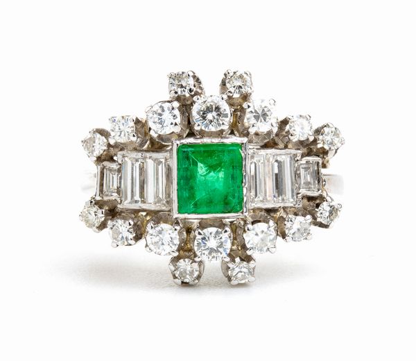 Anello in oro con diamanti e smeraldo  - Asta Gioielli, Orologi e Penne - Associazione Nazionale - Case d'Asta italiane