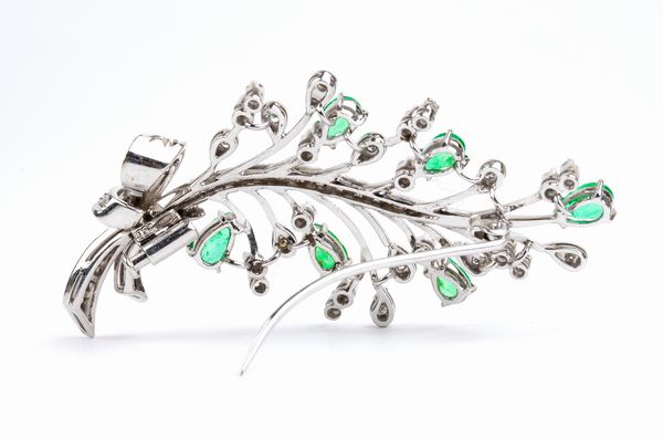 Spilla in oro con diamanti e smeraldi  - Asta Gioielli, Orologi e Penne - Associazione Nazionale - Case d'Asta italiane