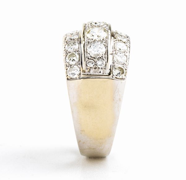 Anello in oro con diamanti  - Asta Gioielli, Orologi e Penne - Associazione Nazionale - Case d'Asta italiane