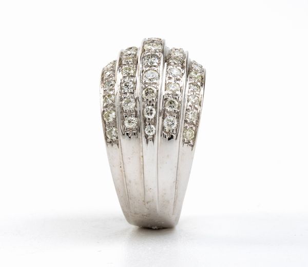 Anello in oro con diamanti  - Asta Gioielli, Orologi e Penne - Associazione Nazionale - Case d'Asta italiane