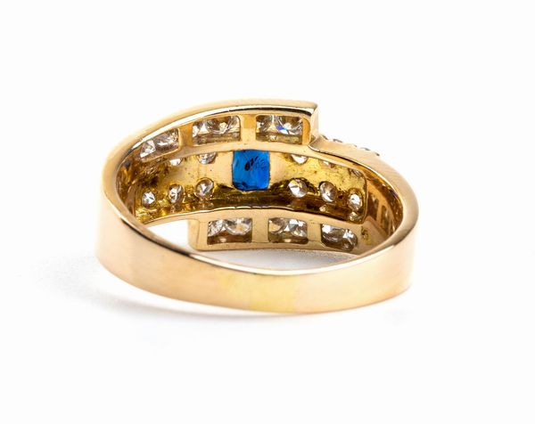 Anello in oro con diamanti e zaffiro  - Asta Gioielli, Orologi e Penne - Associazione Nazionale - Case d'Asta italiane