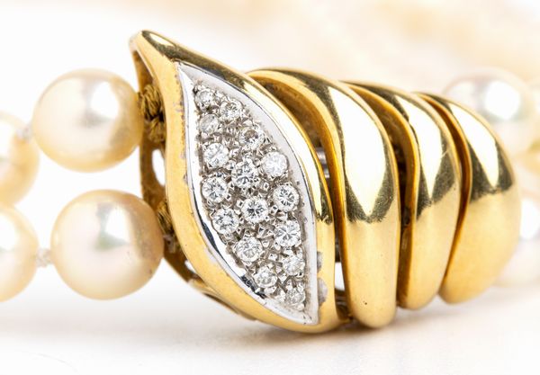 Girocollo in oro con 2 fili di perle e diamanti  - Asta Gioielli, Orologi e Penne - Associazione Nazionale - Case d'Asta italiane
