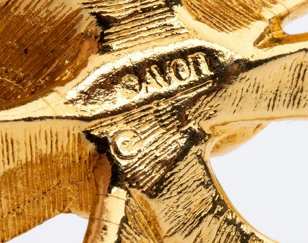 Lotto di 3 spille in oro  - Asta Gioielli, Orologi e Penne - Associazione Nazionale - Case d'Asta italiane