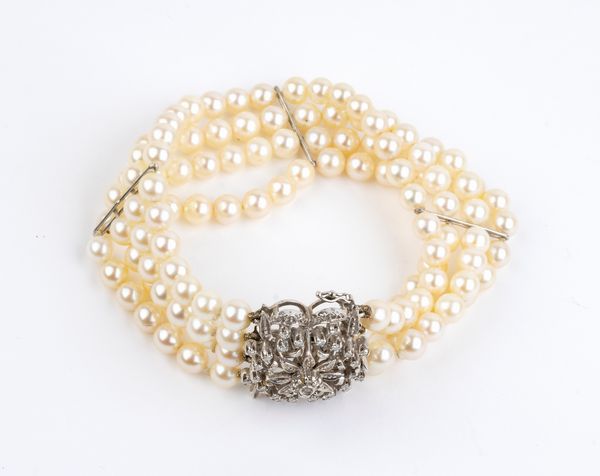 Bracciale in oro con 4 fili di perle e diamanti  - Asta Gioielli, Orologi e Penne - Associazione Nazionale - Case d'Asta italiane