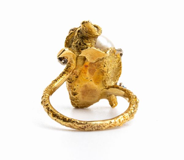 Anello in oro con perla e diamanti  - Asta Gioielli, Orologi e Penne - Associazione Nazionale - Case d'Asta italiane