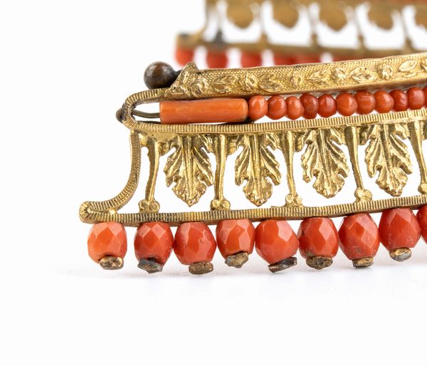 Maestranze trapanesi : Tiara in rame dorato e corallo Mediterraneo  - Asta Gioielli, Orologi e Penne - Associazione Nazionale - Case d'Asta italiane