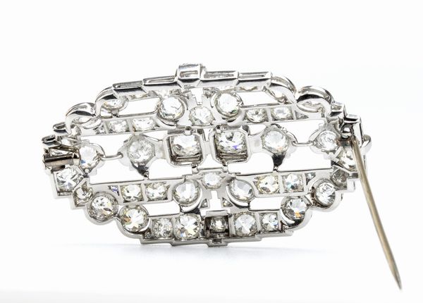 Spilla in platino con diamanti  - Asta Gioielli, Orologi e Penne - Associazione Nazionale - Case d'Asta italiane
