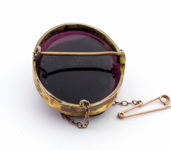 Spilla Vittoriana con cammeo in ametista  - Asta Gioielli, Orologi e Penne - Associazione Nazionale - Case d'Asta italiane