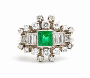 Anello in oro con diamanti e smeraldo  - Asta Gioielli, Orologi e Penne - Associazione Nazionale - Case d'Asta italiane
