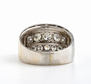 Anello in oro con diamanti  - Asta Gioielli, Orologi e Penne - Associazione Nazionale - Case d'Asta italiane