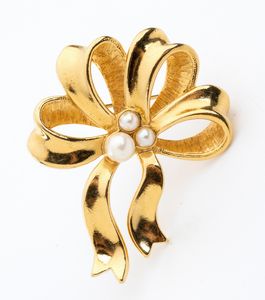 Lotto di 3 spille in oro  - Asta Gioielli, Orologi e Penne - Associazione Nazionale - Case d'Asta italiane