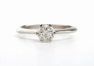 Anello solitario in oro con diamanti  - Asta Gioielli, Orologi e Penne - Associazione Nazionale - Case d'Asta italiane