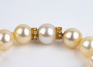 Collana di perle con diamanti  - Asta Gioielli, Orologi e Penne - Associazione Nazionale - Case d'Asta italiane