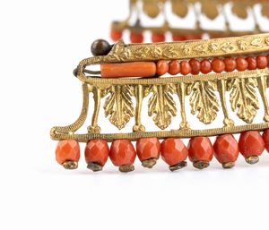 Maestranze trapanesi : Tiara in rame dorato e corallo Mediterraneo  - Asta Gioielli, Orologi e Penne - Associazione Nazionale - Case d'Asta italiane