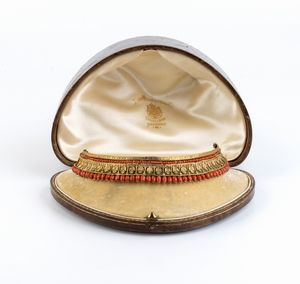 Maestranze trapanesi : Tiara in rame dorato e corallo Mediterraneo  - Asta Gioielli, Orologi e Penne - Associazione Nazionale - Case d'Asta italiane