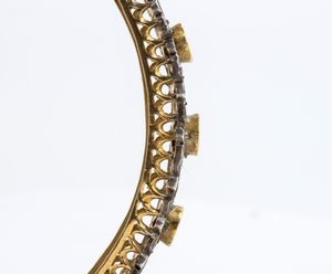 Bracciale a cerchio rigido in oro ed argento, con rubini e diamanti  - Asta Gioielli, Orologi e Penne - Associazione Nazionale - Case d'Asta italiane