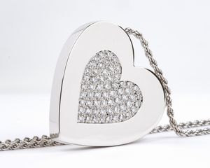 SALVINI : Girocollo in oro con pendente a cuore in oro e diamanti  - Asta Gioielli, Orologi e Penne - Associazione Nazionale - Case d'Asta italiane