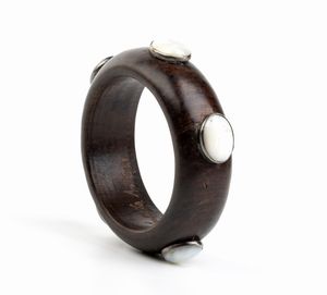 ISABELLA ASTENGO : Bracciale in legno con madreperla  - Asta Gioielli, Orologi e Penne - Associazione Nazionale - Case d'Asta italiane