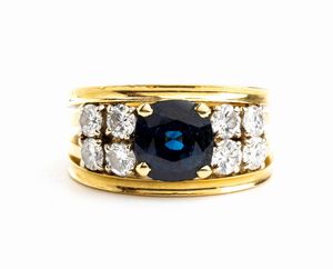 Anello in oro con zaffiro e diamanti  - Asta Gioielli, Orologi e Penne - Associazione Nazionale - Case d'Asta italiane