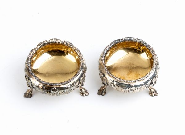 George John Richards & Edward Charles Brown : Coppia di saliere vittoriane inglesi in argento  - Asta Argenti, avori, coralli e altri oggetti d'arte provenienti da importanti collezioni private - Associazione Nazionale - Case d'Asta italiane